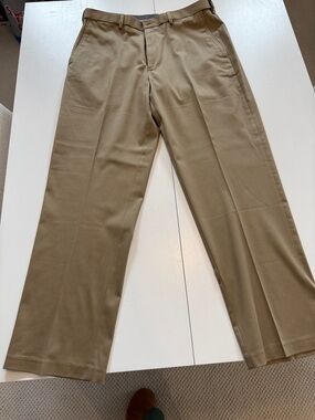 Haggar Men's Khaki Straight-Leg Chinos